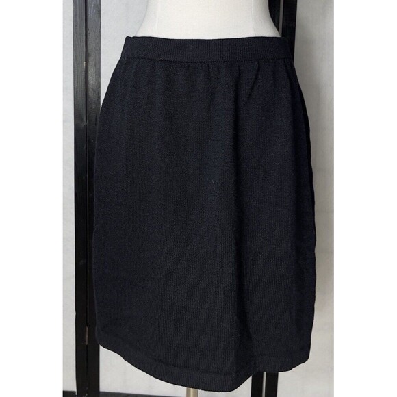ST. JOHN ELASTIC WAIST KNIT BLACK KNEE LENGHT PULL ON SKIRT. Size: 8 - Picture 2 of 6